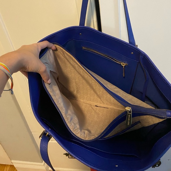 Michael Kors Jet Set Travel Tote - Picture 2 of 5